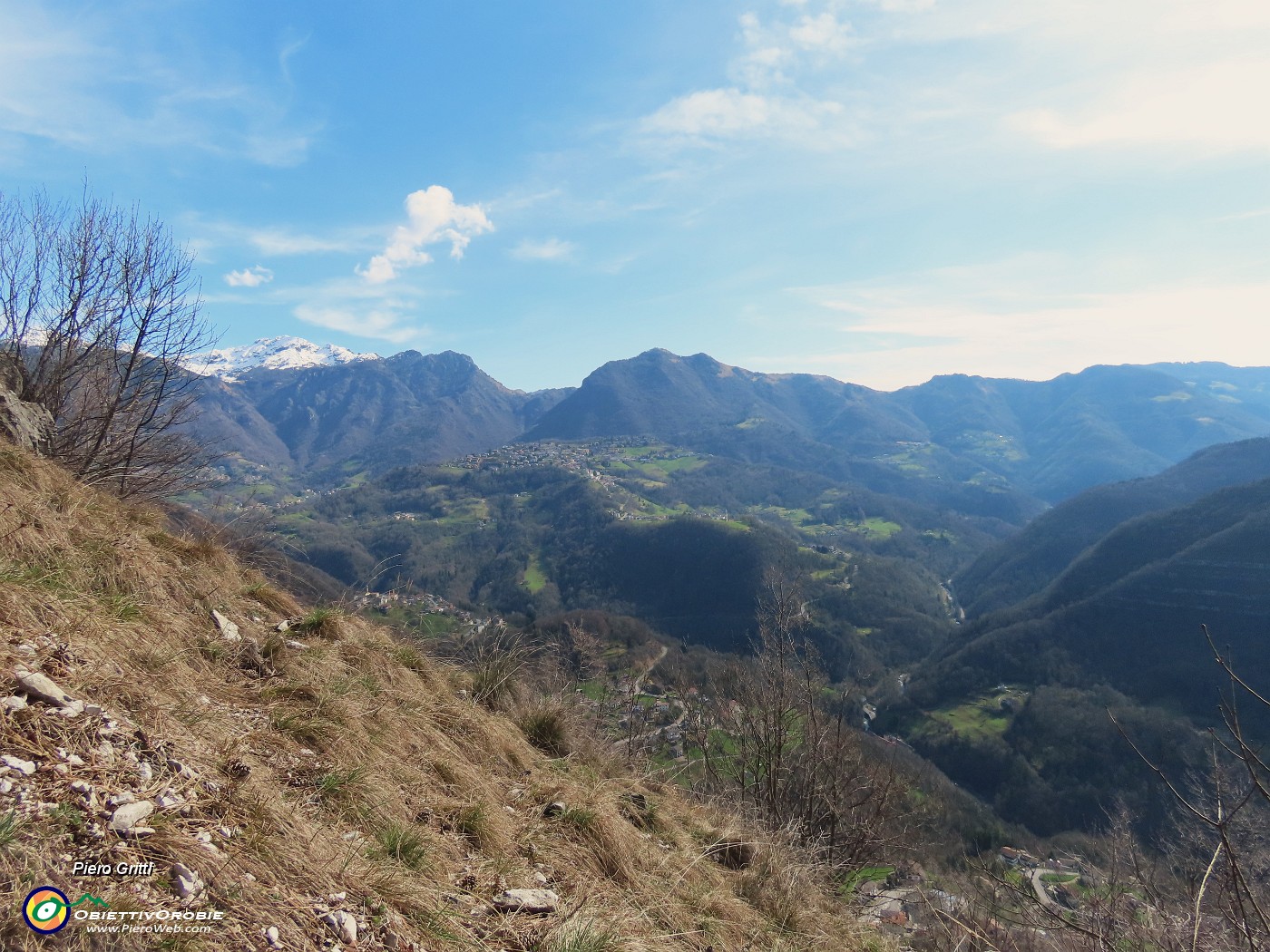 22 Finalmente panorama con vista sulla Val Serina.JPG